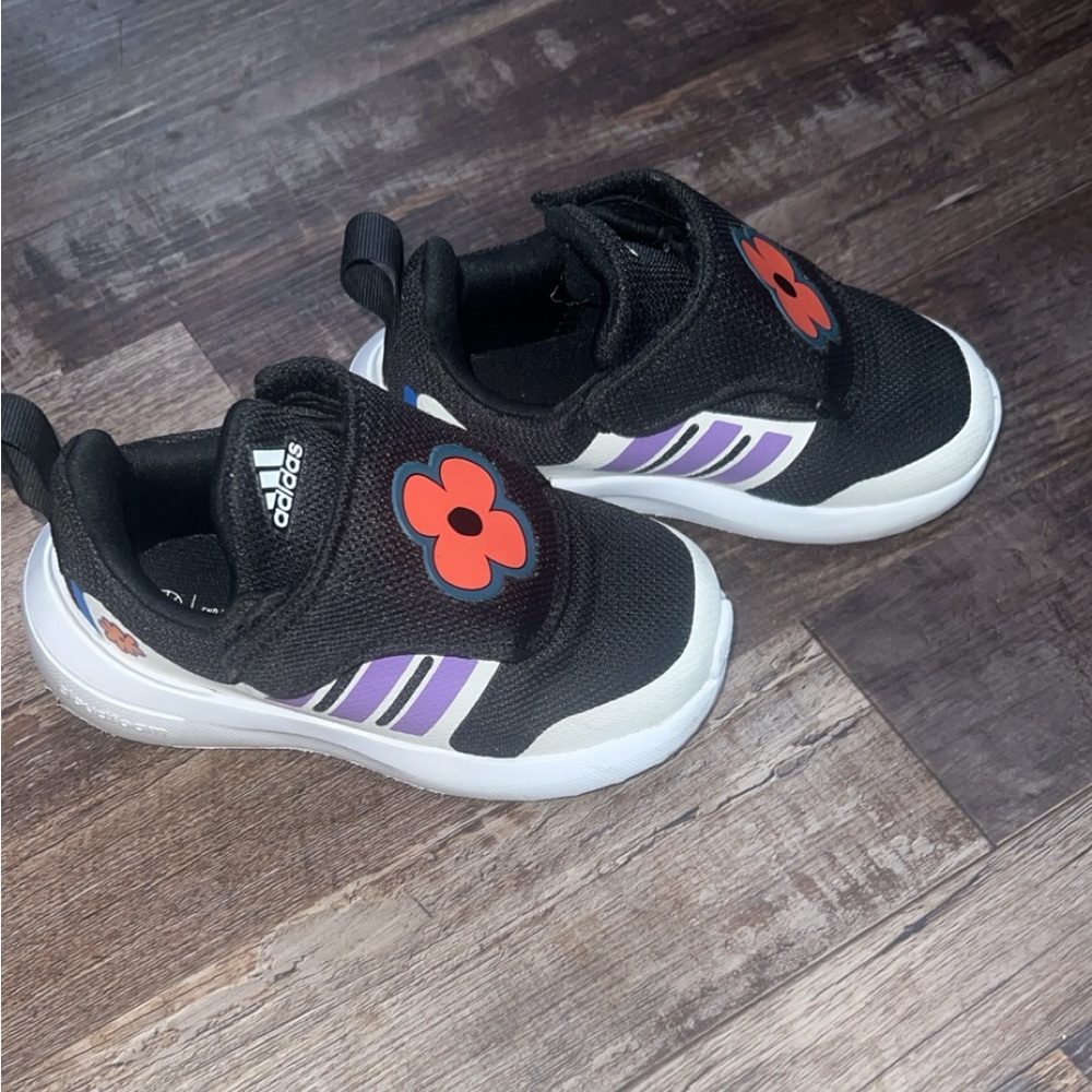 Adidas toddler 7 great condition